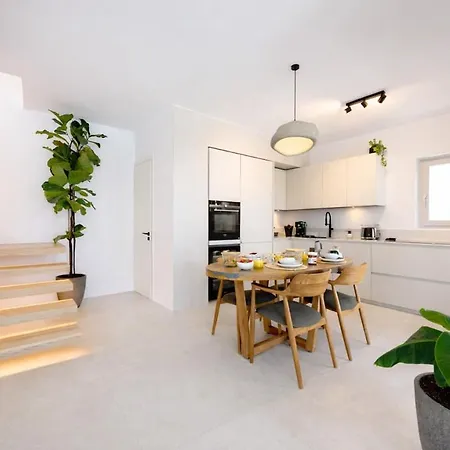 Black Pearl - Sea Front Ambelász