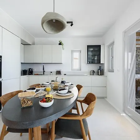 Black Pearl - Sea Front Villa *