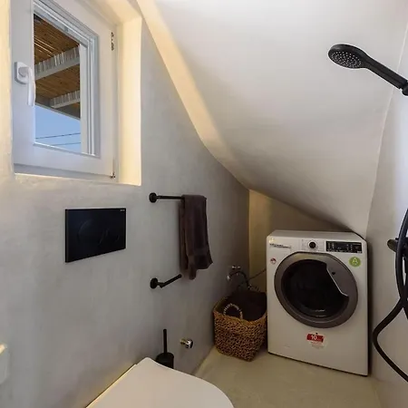 Black Pearl - Sea Front * Ambelász