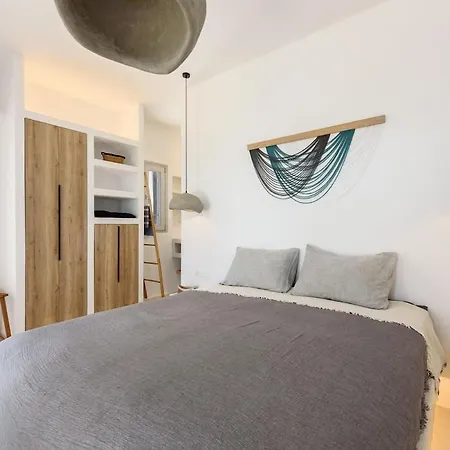 Black Pearl - Sea Front Villa *