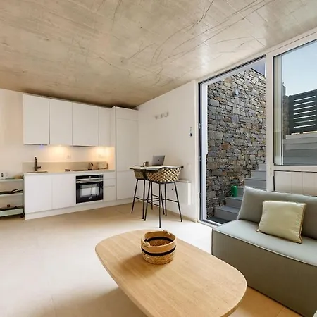 Black Pearl - Sea Front Villa *