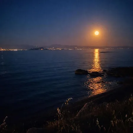 Black Pearl - Sea Front Villa Ambelász