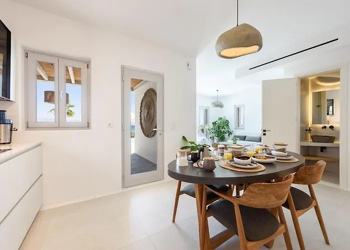 Black Pearl - Sea Front Villa *