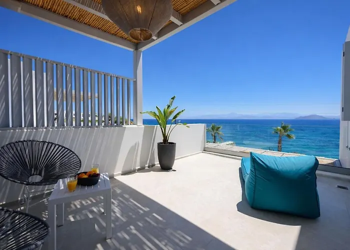 Black Pearl - Sea Front Villa *