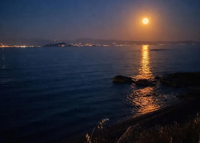 Black Pearl - Sea Front Villa Ampelas