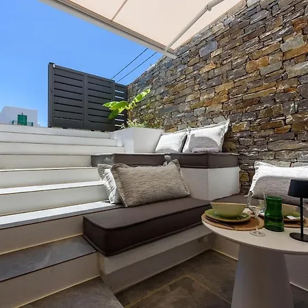 Black Pearl - Sea Front Villa Ambelas