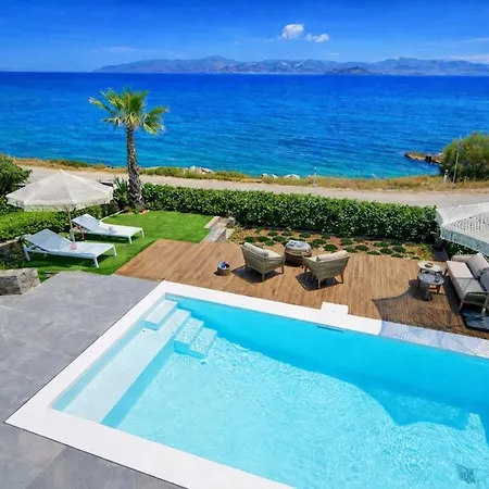 Black Pearl - Sea Front Villa *