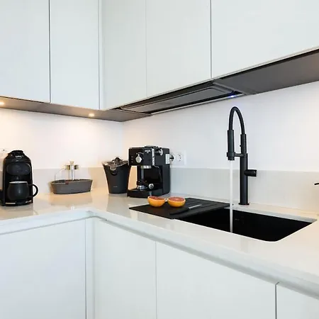 Black Pearl - Sea Front Villa *