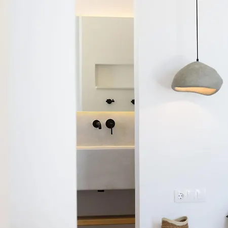 Black Pearl - Sea Front Villa Ambelas