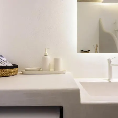Black Pearl - Sea Front Villa *