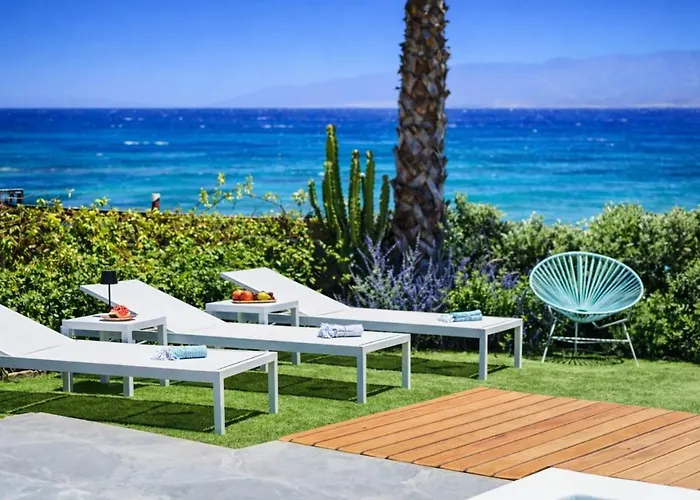 Black Pearl - Sea Front Villa *