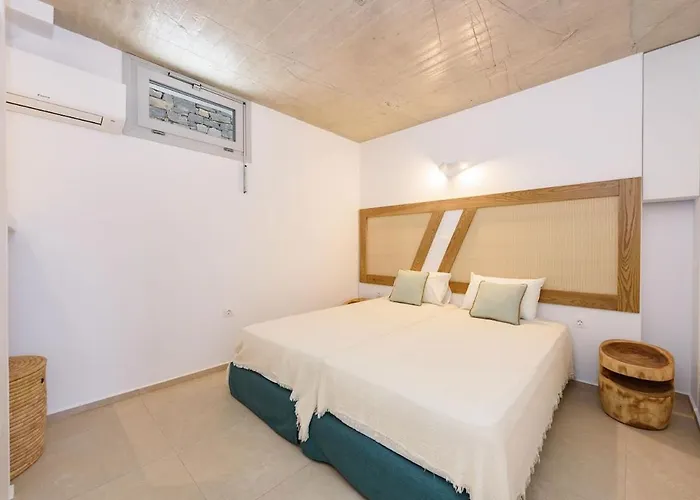 Black Pearl - Sea Front Villa