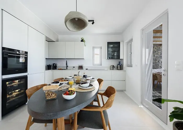 Black Pearl - Sea Front Villa *