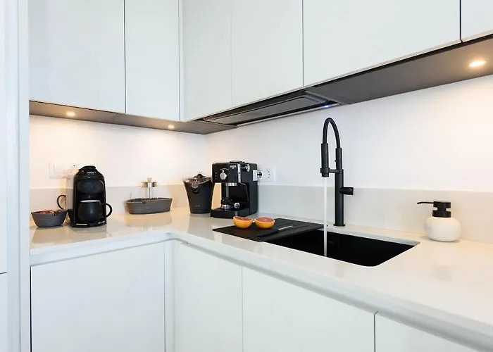 Black Pearl - Sea Front Villa *