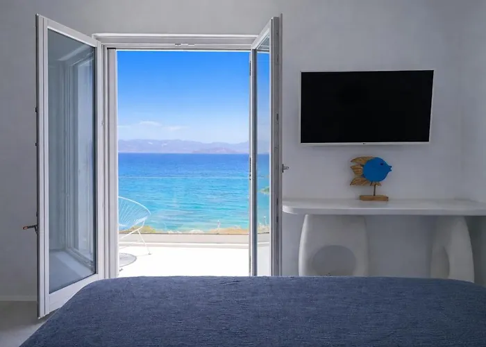 Black Pearl - Sea Front Villa *