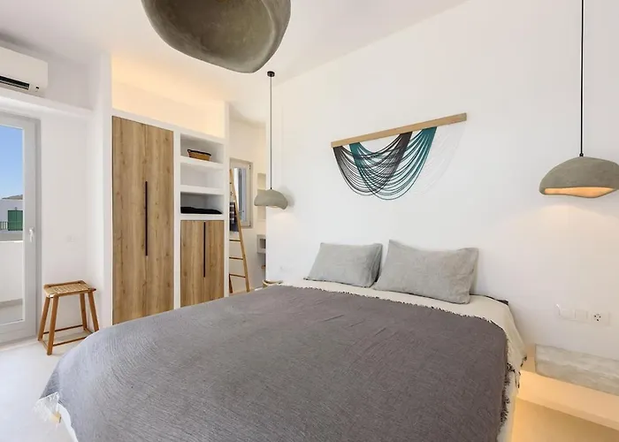 Black Pearl - Sea Front Villa *