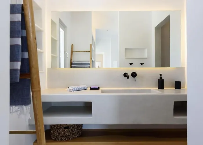 Black Pearl - Sea Front