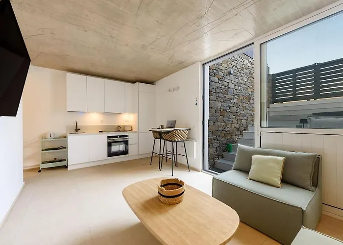 Black Pearl - Sea Front Villa *