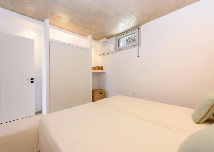 Black Pearl - Sea Front Villa