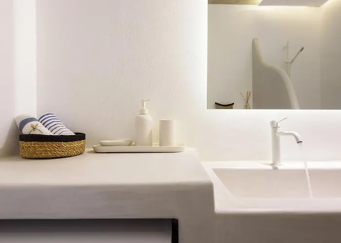 Black Pearl - Sea Front Villa *